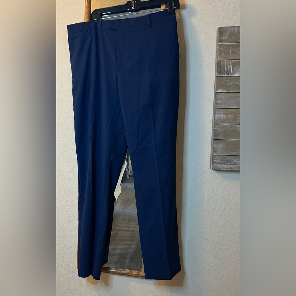 Van Heusen AR breathable dress pants 38x32 navy blue
